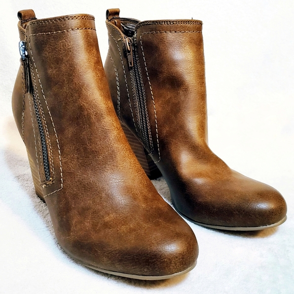 Crown Vintage "Taryn 2" Double Zip Booties 7M